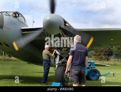 Mosquito NF 11 night Fighter unter Wiederherstellung im East Kirkby, Lincolnshire. Stockfoto