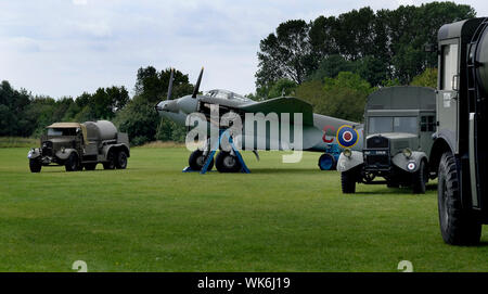 Mosquito NF 11 night Fighter unter Wiederherstellung im East Kirkby, Lincolnshire. Stockfoto