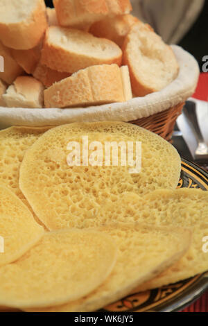 Beghrir Marokkanische Pfannkuchen und morgen essen Brot Stockfoto