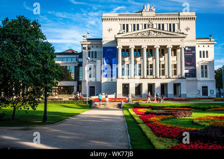 Lettland: Riga. Die Lettische Nationaloper (LNO, Latvijas Nacion &; l&; Oper), im historischen Zentrum, im Jahre 1863 von der St. Petersburg arch Stockfoto