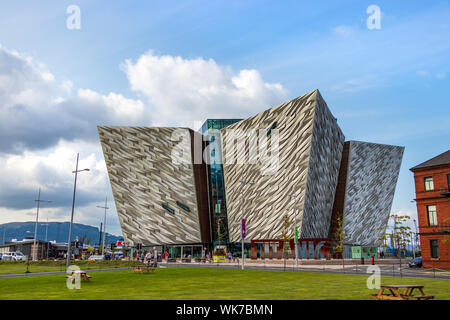 Belfast, Nordirland, Großbritannien - August 1th, 2019: Die "Titanic"-Museum in Belfast, Nordirland, Großbritannien. Stockfoto