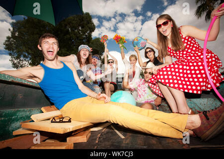 Groovy Gruppe in der Rückseite LKW Lärm zu machen Stockfoto