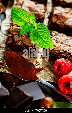 hausgemachter Brownie Figuren auf dem Brett, Essen Nahaufnahme Stockfoto