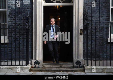 Außenminister Dominic Raab verlässt nach einer Kabinettssitzung am 10 Downing Street, London. Stockfoto