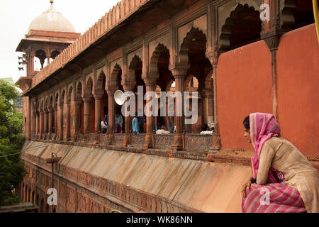 Gruppe von Menschen in einer Moschee, Jama Masjid, Alt-Delhi, Indien Stockfoto