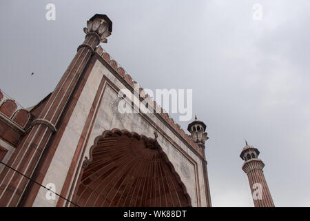 Low-Winkel-Ansicht einer Moschee, Jama Masjid, Alt-Delhi, Indien Stockfoto