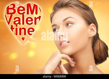 helles Bild der schönen Frau mit sein meinen Valentine Worte. Stockfoto