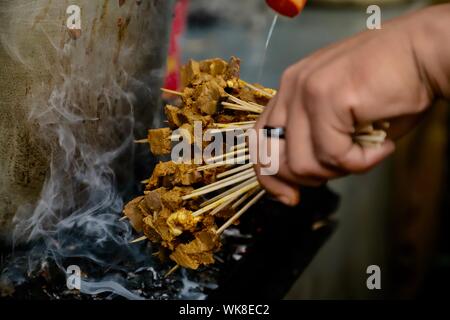 Sate Padang. Rindfleisch satay von Padang, West Sumatra. Stockfoto