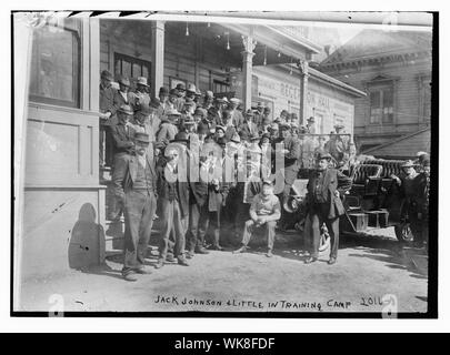 Jack Johnson und wenig im Ausbildungslager Stockfoto