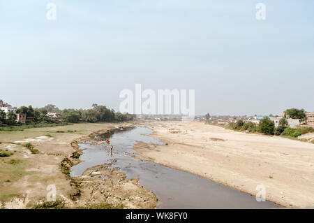 Die trockenen Fluss Subarnarekha (gold) in Chota Nagpur Plateau. Eine malerische Landschaft in Indo Gangesebene Region von Jharkhand, Indien. Ein Ji Stockfoto