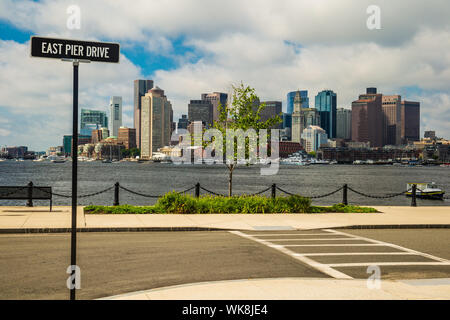 Boston Skyline von Osten Pier Stockfoto