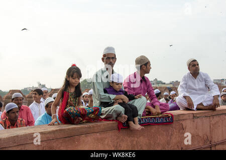 Menschen treffen sich zum Namaz in einer Moschee Jama Masjid, Alt-Delhi, Indien Stockfoto