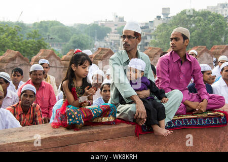 Menschen treffen sich zum Namaz in einer Moschee Jama Masjid, Alt-Delhi, Indien Stockfoto