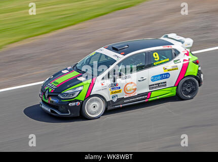 Renault Clio Cup Praxis in Oulton Park, Auto 9, Jade Edwards, Team hart Stockfoto