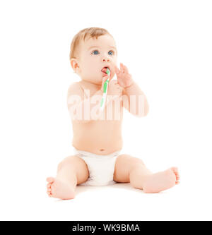 helles Bild neugierig Babys Zähne putzen. Stockfoto