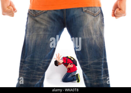Student mit Angst in voller Gewalt Schule Stockfoto