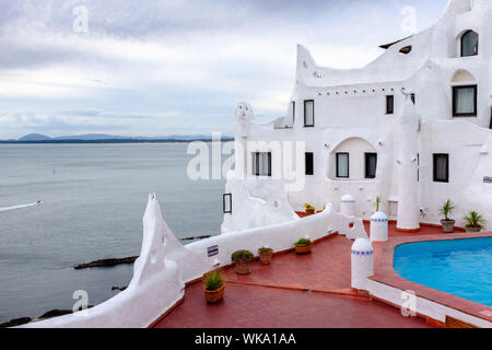 Uruguay, Punta Ballena: "casapueblo" Gebäude. Gebaut in 36 Jahren durch Künstler und Architekt Carlos P‡ez Vilar - mit den einheimischen Fischern, das ursprüngliche Haus w Stockfoto