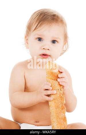 Kindheit und Food Konzept - niedliche Todler lange Brot essen Stockfoto