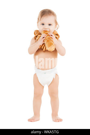 Kindheit und Food Konzept - niedliche Todler lange Brot essen Stockfoto