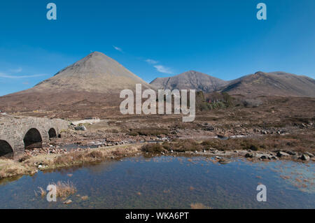 River Sligachan Sligachan und Sgurr Mhairi Isle of Skye Highland Schottland Stockfoto