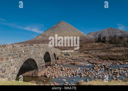 River Sligachan Sligachan und Sgurr Mhairi Isle of Skye Highland Schottland Stockfoto