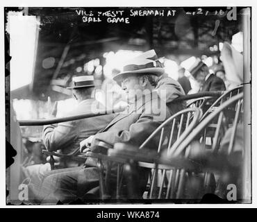 James S. Sherman, Wm. Der Taft Vice President - erster Vizepräsident, eine Kugel zu werfen an einem Spiel (Baseball) Stockfoto