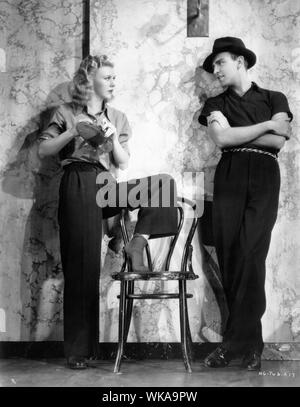 GINGER ROGERS und Tanz Direktor HERMES PAN am Set offene Probe für SWING TIME Director 1936 George Stevens Musik JEROME KERN RKO Radio Pictures Stockfoto