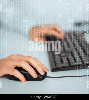 Frau Hände mit Tastatur und Maus Stockfoto