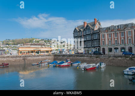 Boote im Inneren Hafen, Boot float Dartmouth Devon England Stockfoto