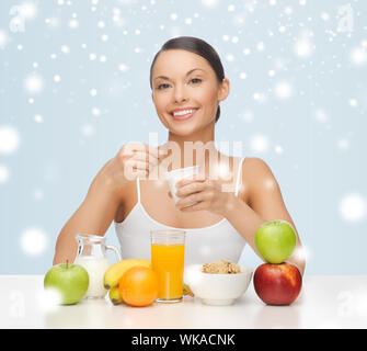 Lebensmittel, Ernährung, abnehmen, Diät-Konzept - Frau essen gesundes Frühstück Stockfoto