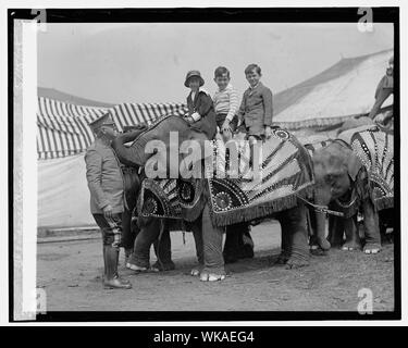 Jane Davis, Jimmy Davis & Theodore Amussen, 5/15/25. Stockfoto