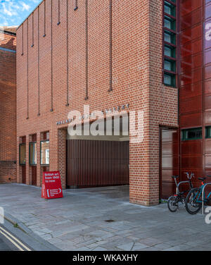 Pallant House Gallery in Chichester. Die ursprüngliche Königin Anne Haus wurde mit einem neuen 2006 Erweiterung von Sir Colin Wilson und Lange & Kentish erweitert. Stockfoto