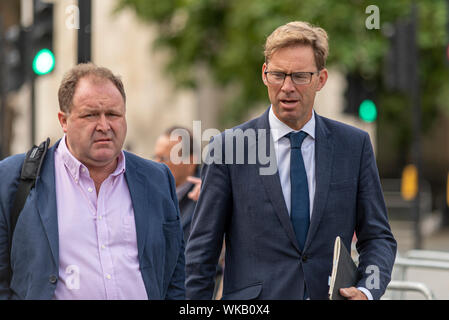 Tobias Ellwood MP anreisen, als Parlament wieder aufgenommen nach der Sommerpause mit neuen Premierminister Boris Johnson diskutieren Kein Deal Brexit und vertagen Stockfoto