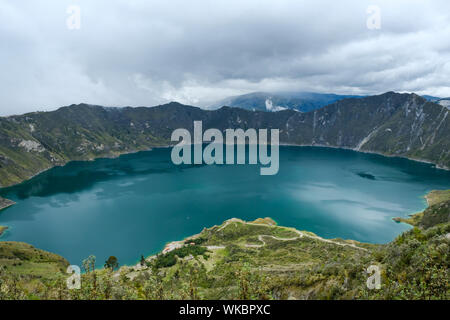 "Pujil quilatoa See im Kanton, der Provinz Cotopaxi, Ecuador. Quilatoa ist eine mit Wasser gefüllte Caldera und den meisten westlichen Vulkan in den ecuadorianischen Anden. Stockfoto