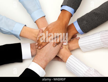 Gruppe von Geschäftsleuten feiert Sieg Stockfoto