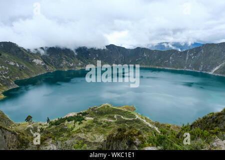 "Pujil quilatoa See im Kanton, der Provinz Cotopaxi, Ecuador. Quilatoa ist eine mit Wasser gefüllte Caldera und den meisten westlichen Vulkan in den ecuadorianischen Anden. Stockfoto