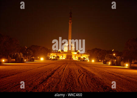 Regierungsgebäude beleuchtet in der Nacht, Rashtrapati Bhavan, New Delhi, Indien Stockfoto