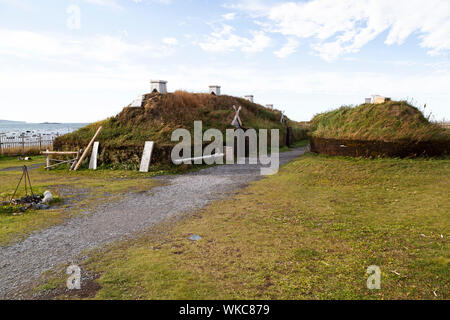 Rekonstruierte Rasen - überdachte Gebäude in L'Anse aux Meadows in Neufundland und Labrador, Kanada. Stockfoto