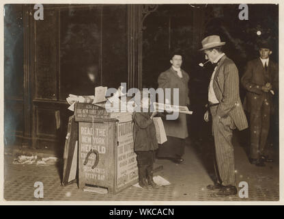Jerald schaitberger von 416 W. 57th St. NEW YORK Wer hilft einem älteren Jungen Papiere verkaufen, bis 10 Uhr am Columbus Circle. 7 Jahre. 9:30 UHR, Oktober 8, 1910. Abstract: Fotografien aus den Aufzeichnungen des Nationalen Kinderarbeit Committee (USA) Stockfoto