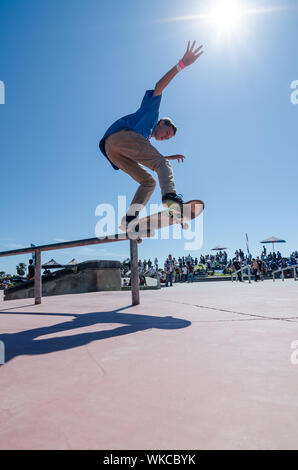 CASCAIS, PORTUGAL - 6. April 2014: Gustavo Ribeiro während der 4. Etappe der DC Skate Challenge von Fuel TV. Stockfoto