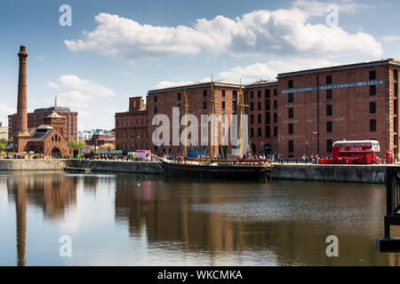 River mersey, Merseyside Maritime Museum Liverpool dockt England UK an Stockfoto