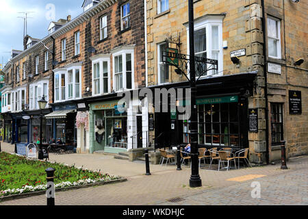 Street View in der Kurstadt Harrogate, North Yorkshire, England, Grossbritannien Stockfoto