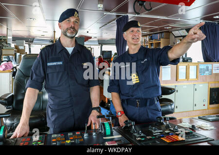 Glasgow, UK. 4. September 2019. Die faslane auf der Grundlage der NATO-U-Boot Rescue System (NSRS) war bei der Vorbereitung von Glasgow's King George V Dock zu setzen teil, die in der Übung goldenen Pfeil auf dem Firth of Clyde mit den Teams, die den Betrieb der neue einzigartige Rescue System, gemeinsam mit Großbritannien, Frankreich und Norwegen im Besitz ergreifen. Die operativen Teams gehören Commander CHRIS BALDWIN (Royal Navy) Commander Espin ENGEBRETSEN (norwegische Marine) und OLIVIA KINGHORN, im Alter von 26, Projekt Ingenieur, der als Tauchpumpe, die in der Lage ist, Tauchen bis zu 610 Meter überwacht. Credit: Findlay/Alamy leben Nachrichten Stockfoto