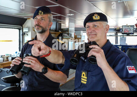 Glasgow, UK. 4. September 2019. Die faslane auf der Grundlage der NATO-U-Boot Rescue System (NSRS) war bei der Vorbereitung von Glasgow's King George V Dock zu setzen teil, die in der Übung goldenen Pfeil auf dem Firth of Clyde mit den Teams, die den Betrieb der neue einzigartige Rescue System, gemeinsam mit Großbritannien, Frankreich und Norwegen im Besitz ergreifen. Die operativen Teams gehören Commander CHRIS BALDWIN (Royal Navy) Commander Espin ENGEBRETSEN (norwegische Marine) und OLIVIA KINGHORN, im Alter von 26, Projekt Ingenieur, der als Tauchpumpe, die in der Lage ist, Tauchen bis zu 610 Meter überwacht. Credit: Findlay/Alamy leben Nachrichten Stockfoto