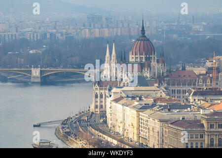 Das am Ufer der Donau, im ungarischen Parlament in Budapest stammt aus dem späten 19. Jahrhundert. Es wurde im Neugotischen gebaut Stockfoto