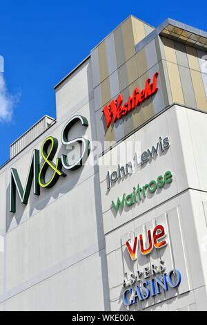 Westfield Stratford City mit Firmennamen und Logos von einigen großen Stores trading in diesem Einkaufszentrum Newham East London England Großbritannien Stockfoto