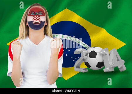 Aufgeregt Kroatien Ventilator im Gesicht Farbe Jubel gegen Wm 2014 mit Brasilien Flagge Stockfoto