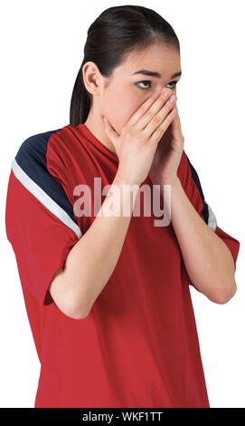 Nervös Fußball-Fan mit Blick auf weißem Hintergrund Stockfoto
