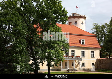 18. Jahrhundert Manor Haus und Turm, ehemals Teil der Burg Cesis, Lettland Stockfoto