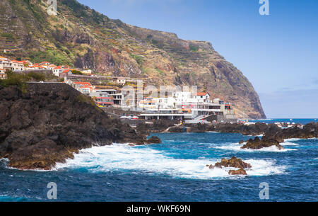 Landschaft am Meer von Porto Moniz, Insel Madeira, Portugal Stockfoto